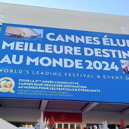 A Vous * Κάννες